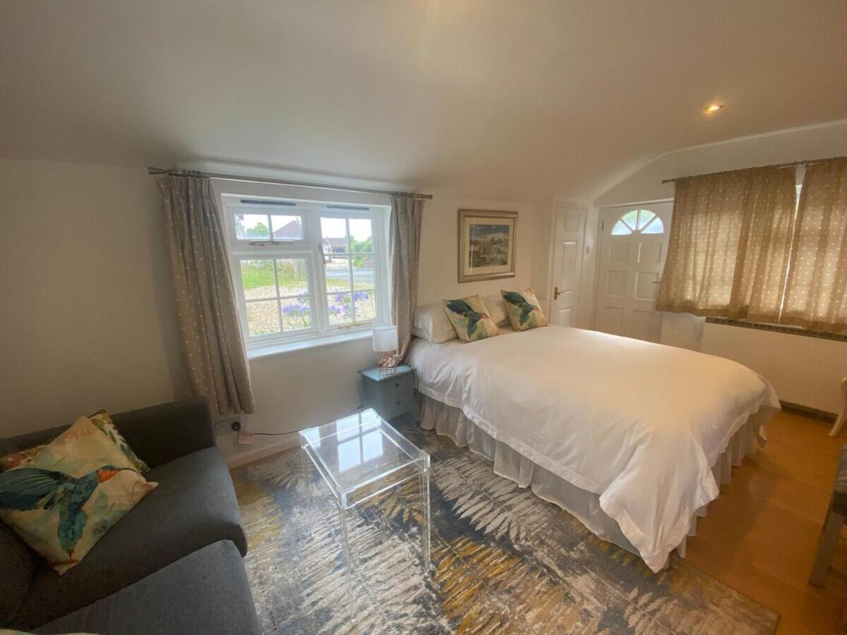 Private Entry Guesthouse Hideaway Hordle Экстерьер фото